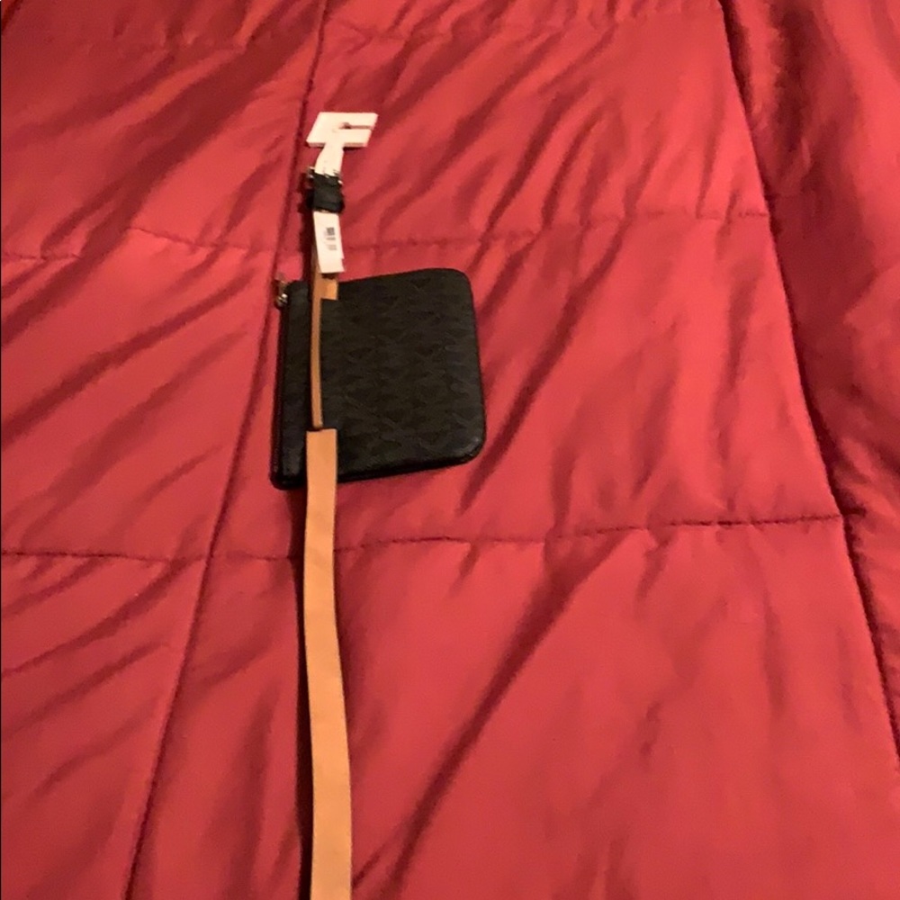 Michael Kors Logo PVC Belt Bag. Medium - Picture 4 of 8